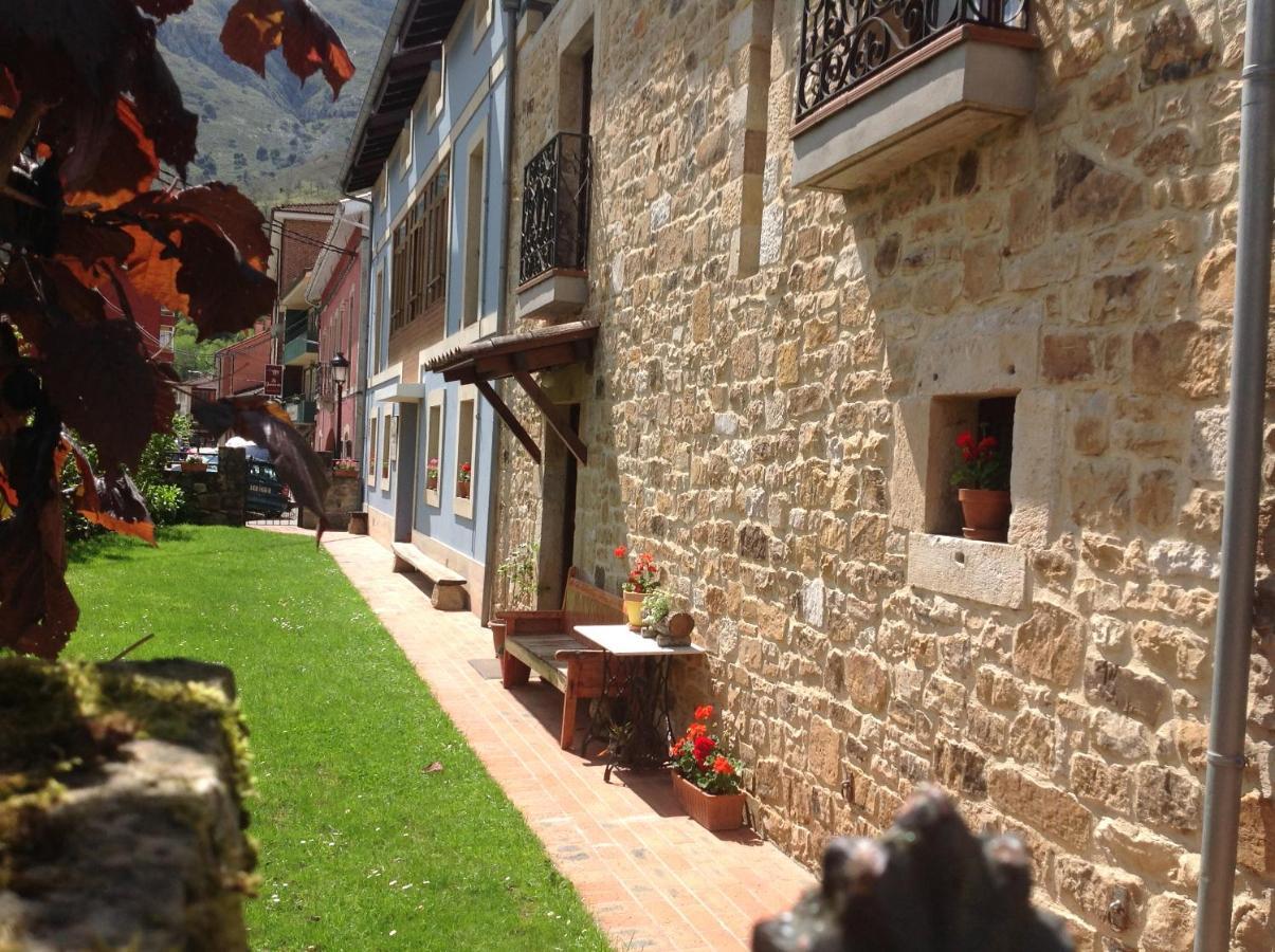 Casa De La Tila Apartment Arenas De Cabrales Exterior photo